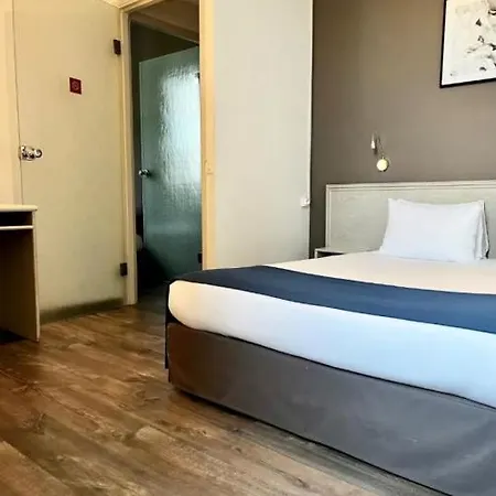 Brit Le Louvre Hotel 3*